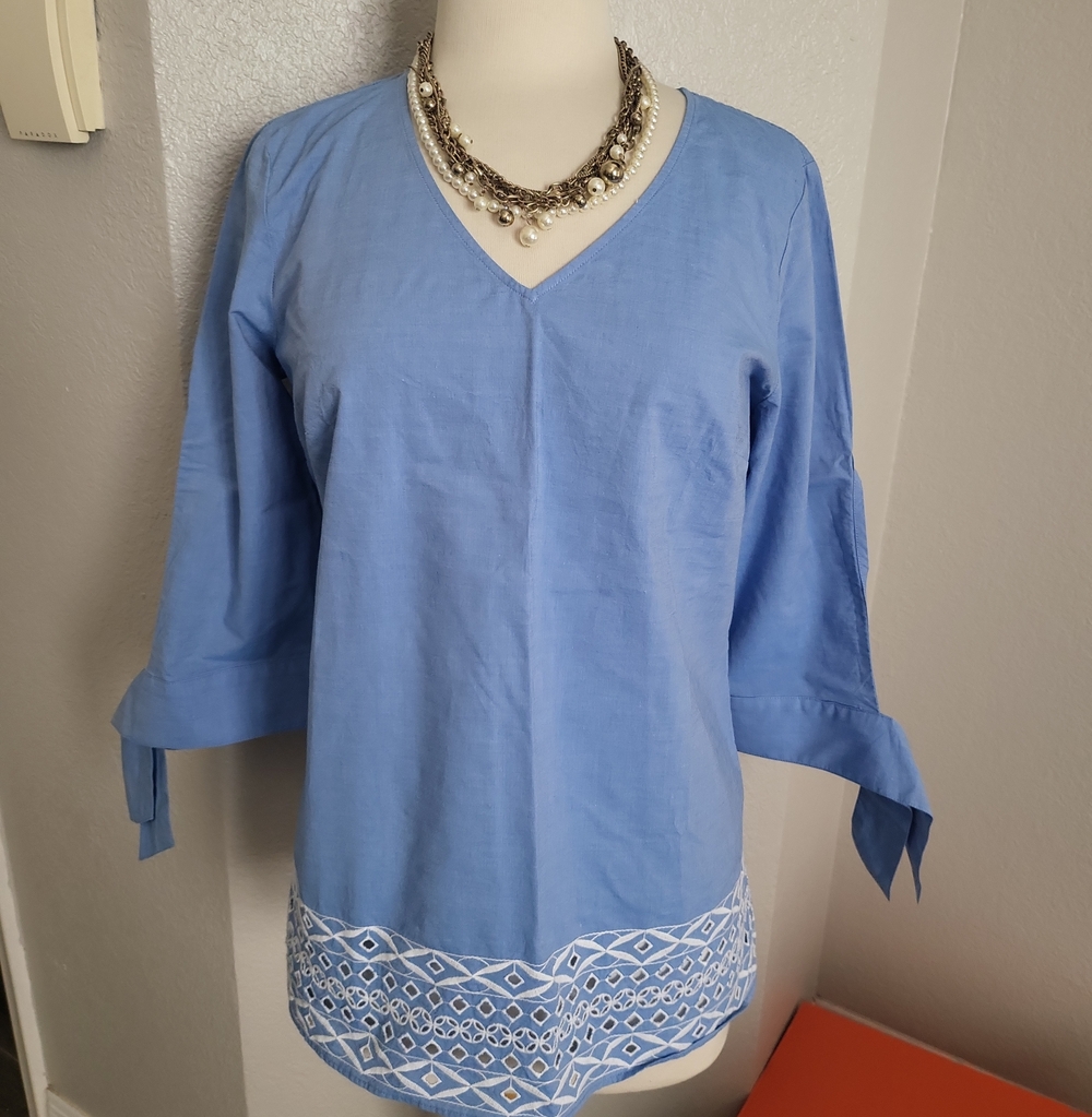 Talbots Light Blue V-Neck Embroidered Hem Top Sz M